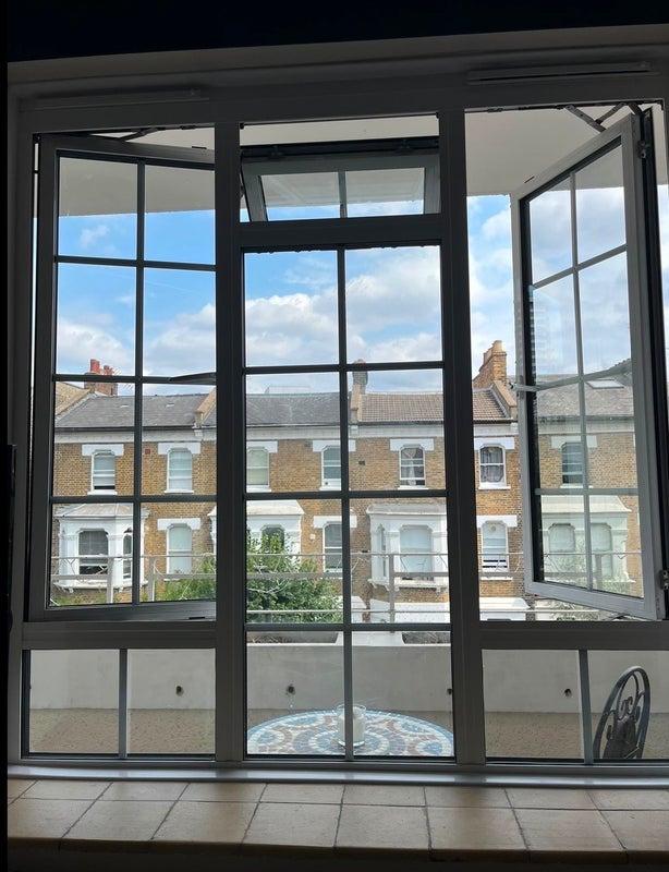 Flat Frithville Gardens in Greater London