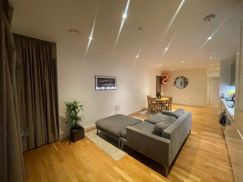 Room Sunrise Close in Greater London