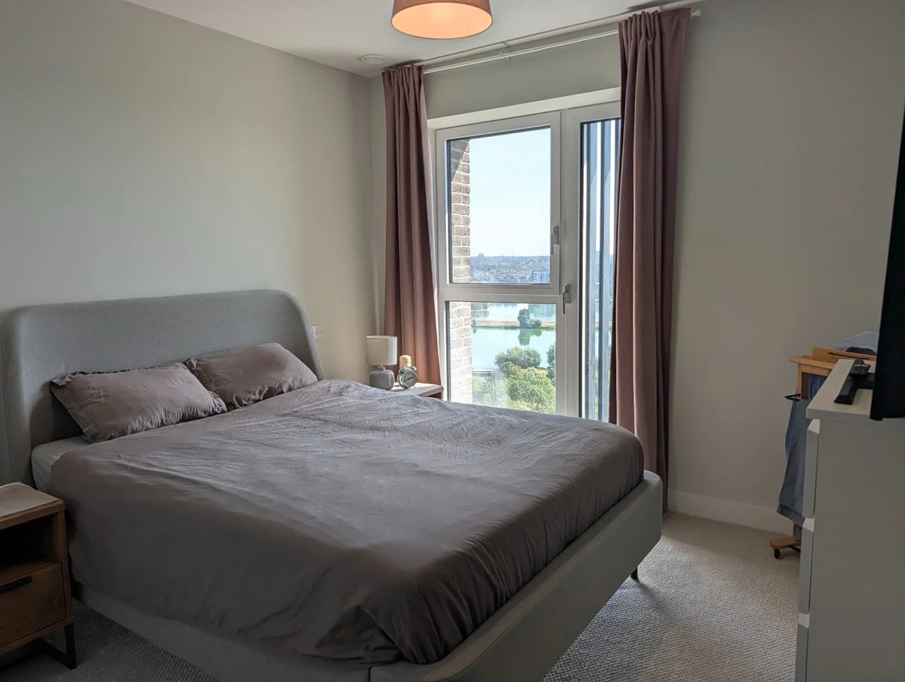 Flat Hale Wharf in Greater London