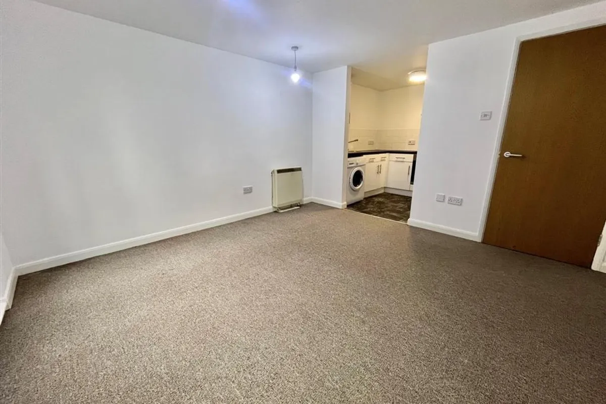 Flat Short Stairs in Nottingham
