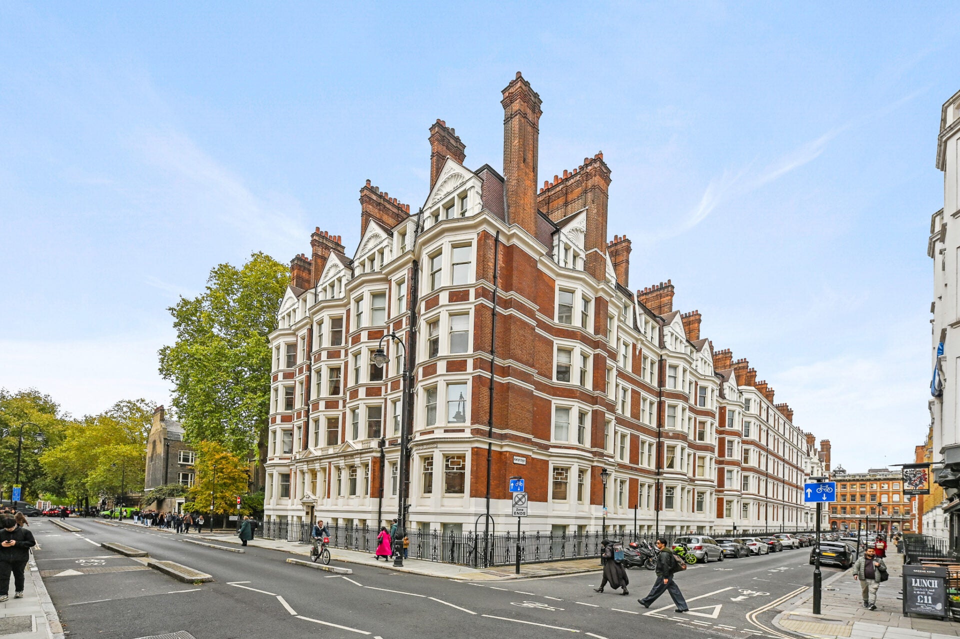Flat Ridgmount Gardens in Greater London
