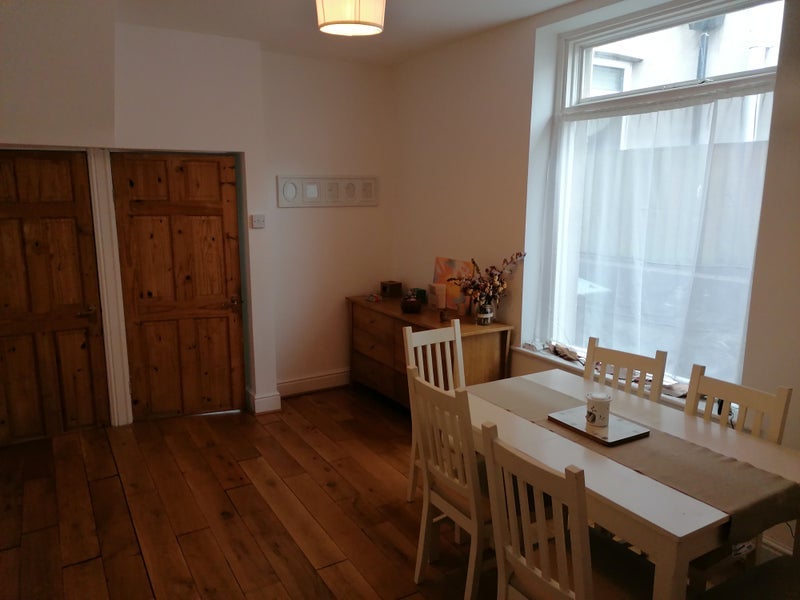 Room Kendrick Road in Barry