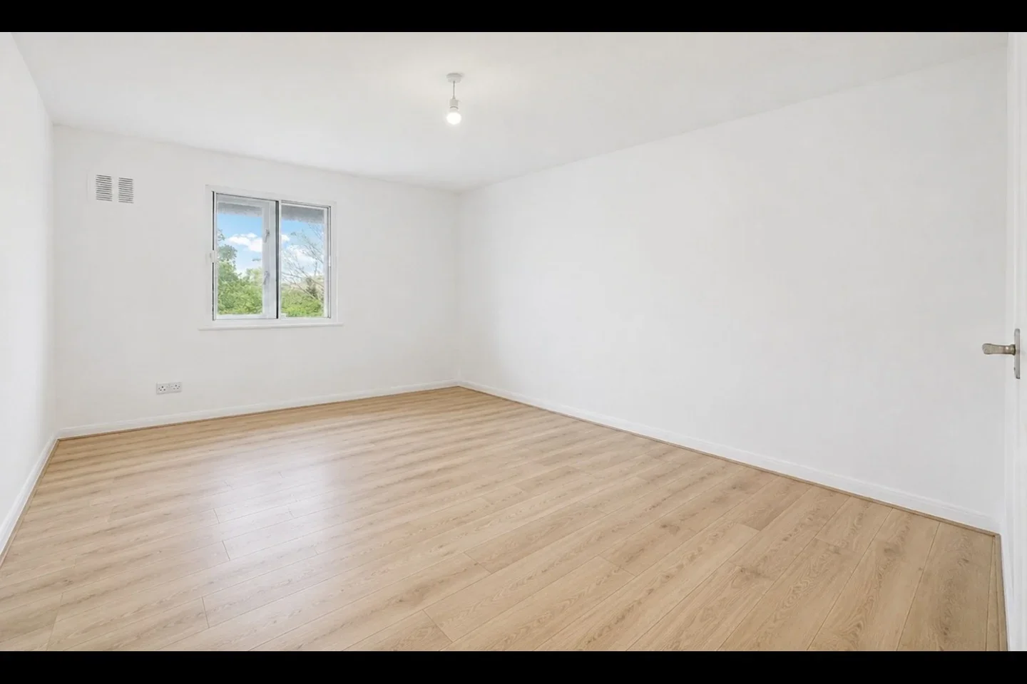 Flat Neville Close in Greater London