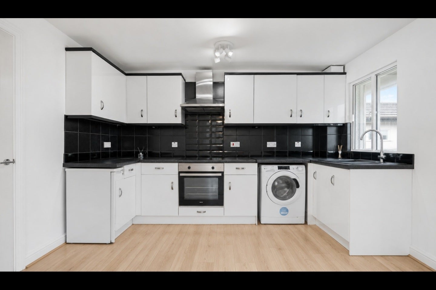 Flat Neville Close in Greater London