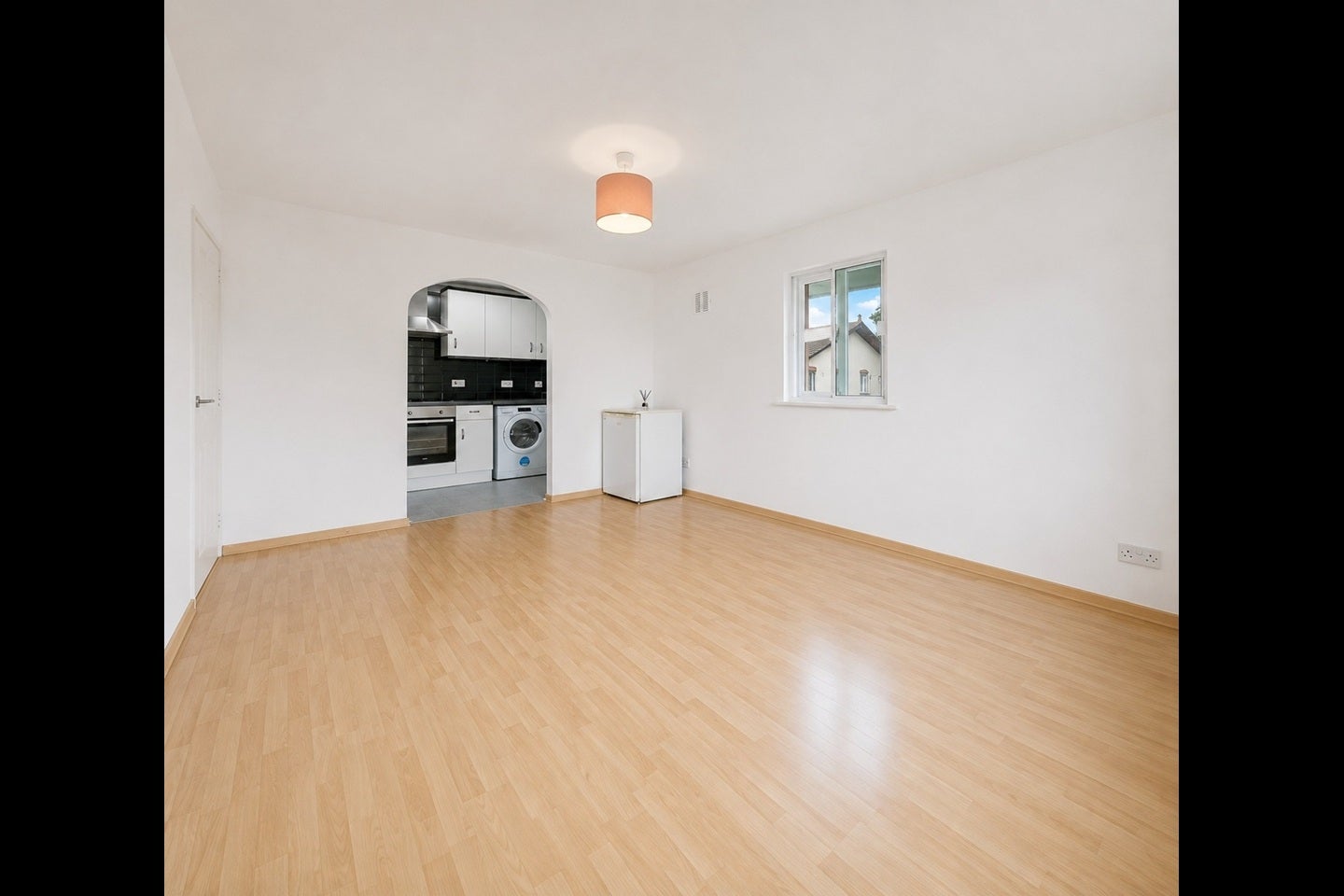 Flat Neville Close in Greater London