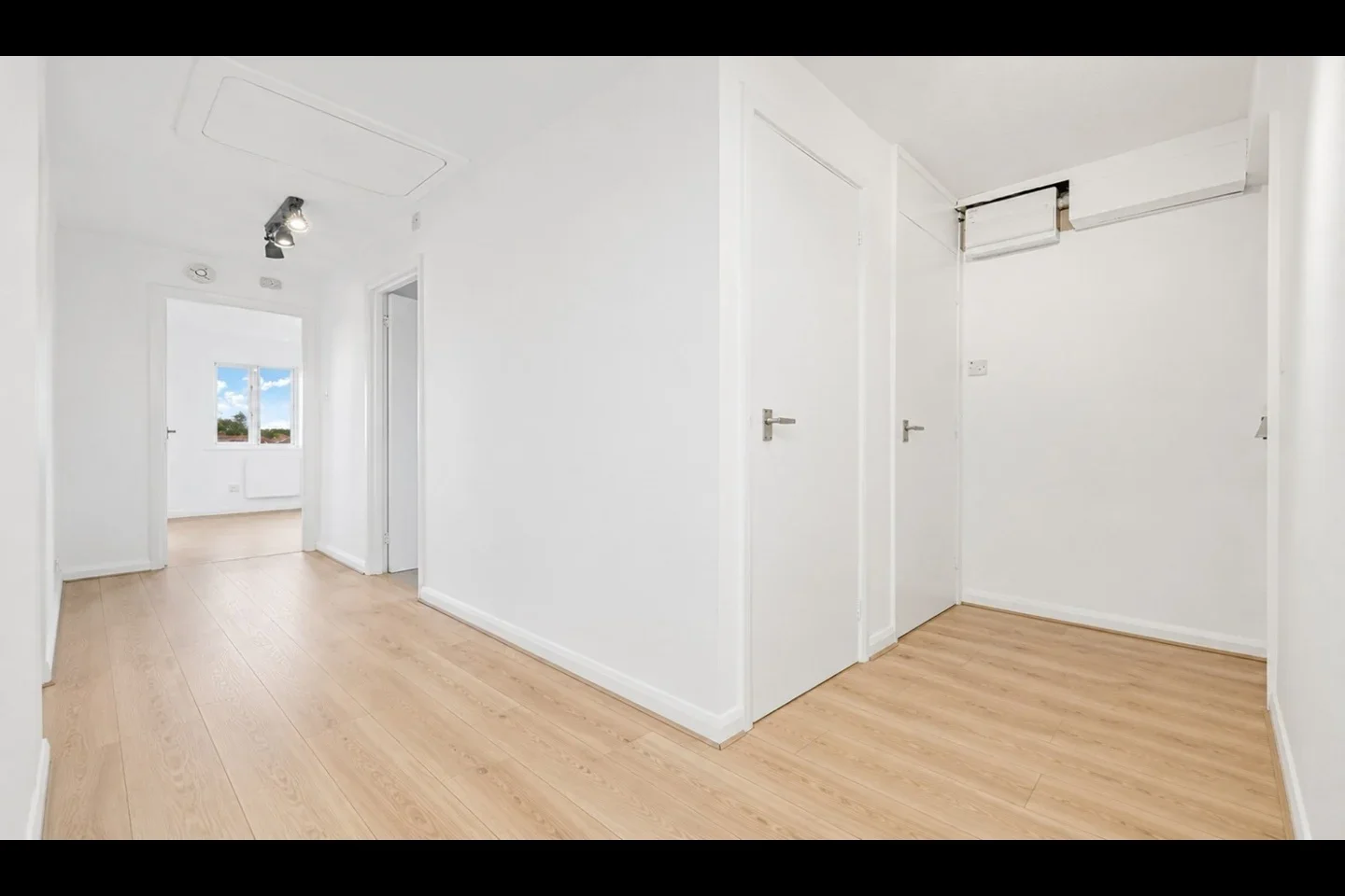 Flat Neville Close in Greater London