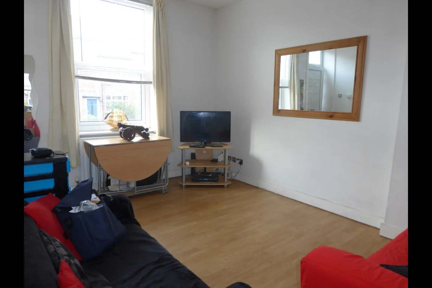 Room Norman Row in Leeds