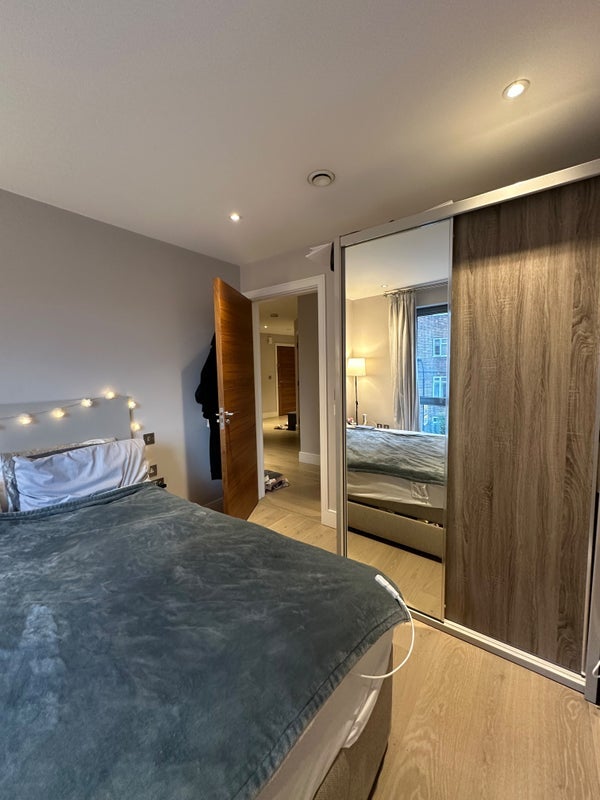 Flat Goldhawk Road in Greater London