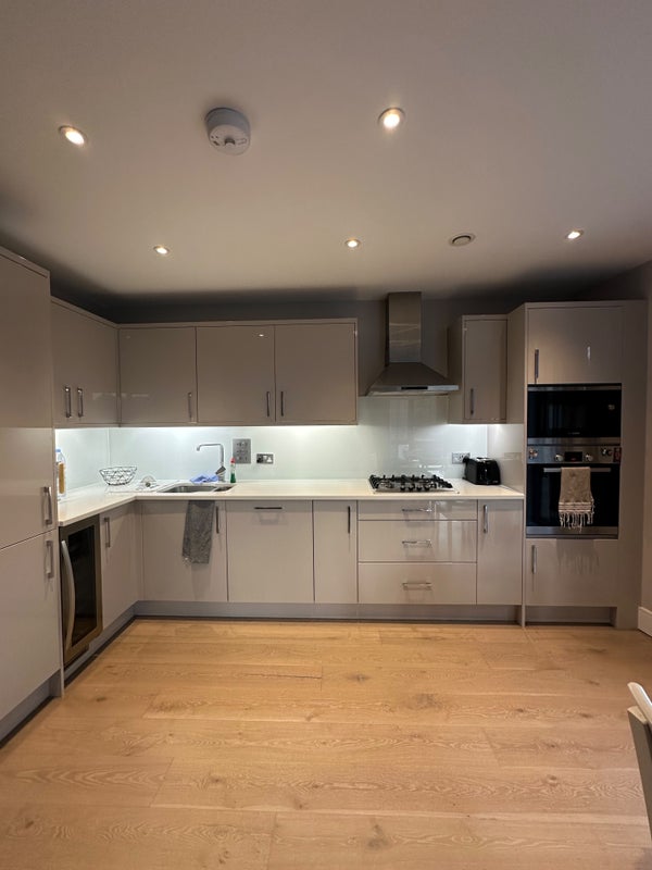 Flat Goldhawk Road in Greater London