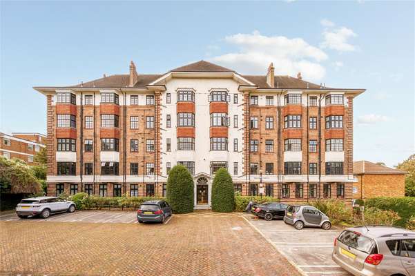 Flat Greystoke Gardens in Greater London
