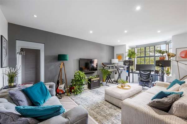 Flat Greystoke Gardens in Greater London
