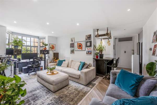 Flat Greystoke Gardens in Greater London