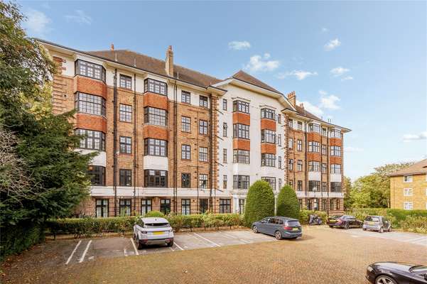 Flat Greystoke Gardens in Greater London