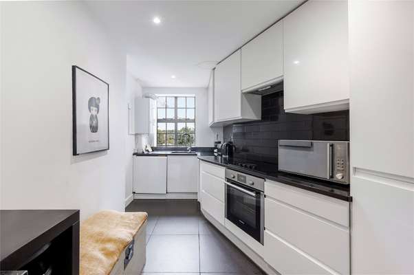 Flat Greystoke Gardens in Greater London