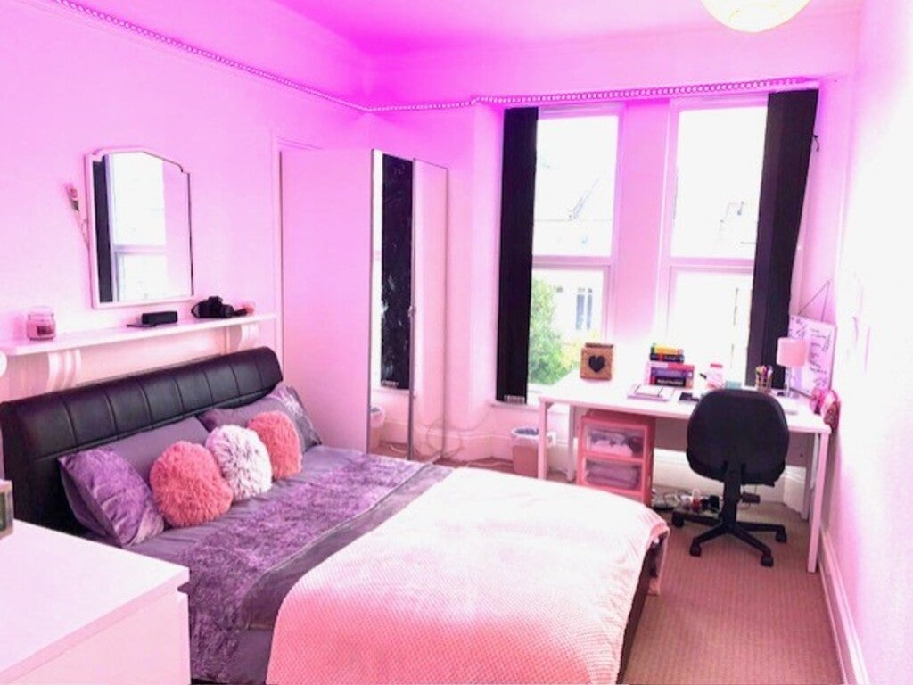 Room Alexandra Road in Plymouth