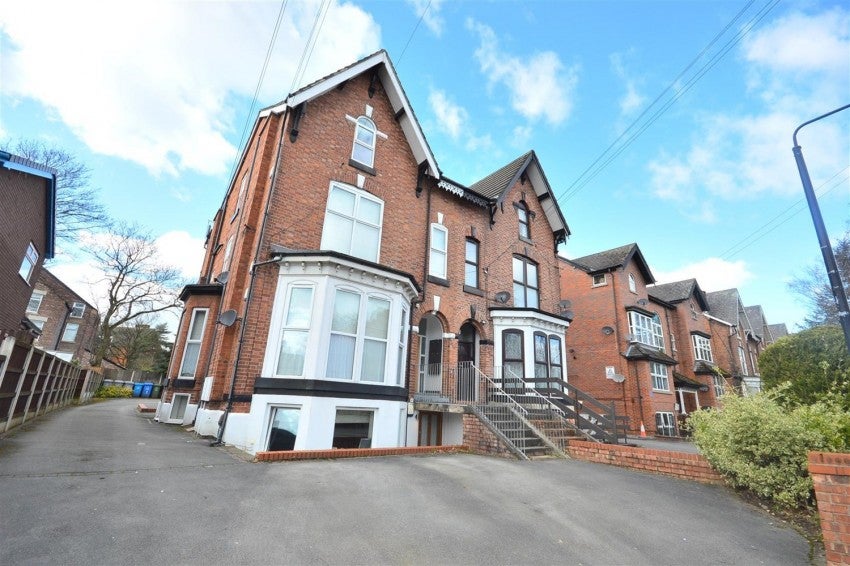 Flat Irlam Road in Trafford