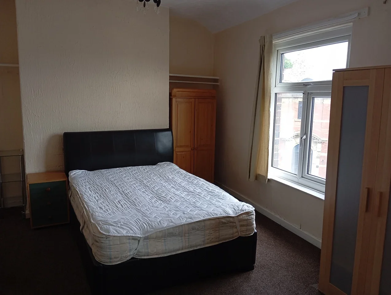 Room Peterson Road in Wakefield