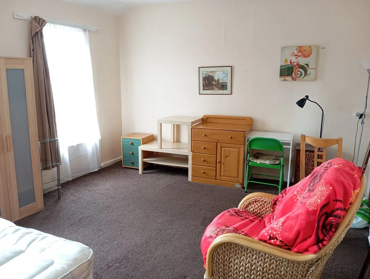 Room Peterson Road in Wakefield