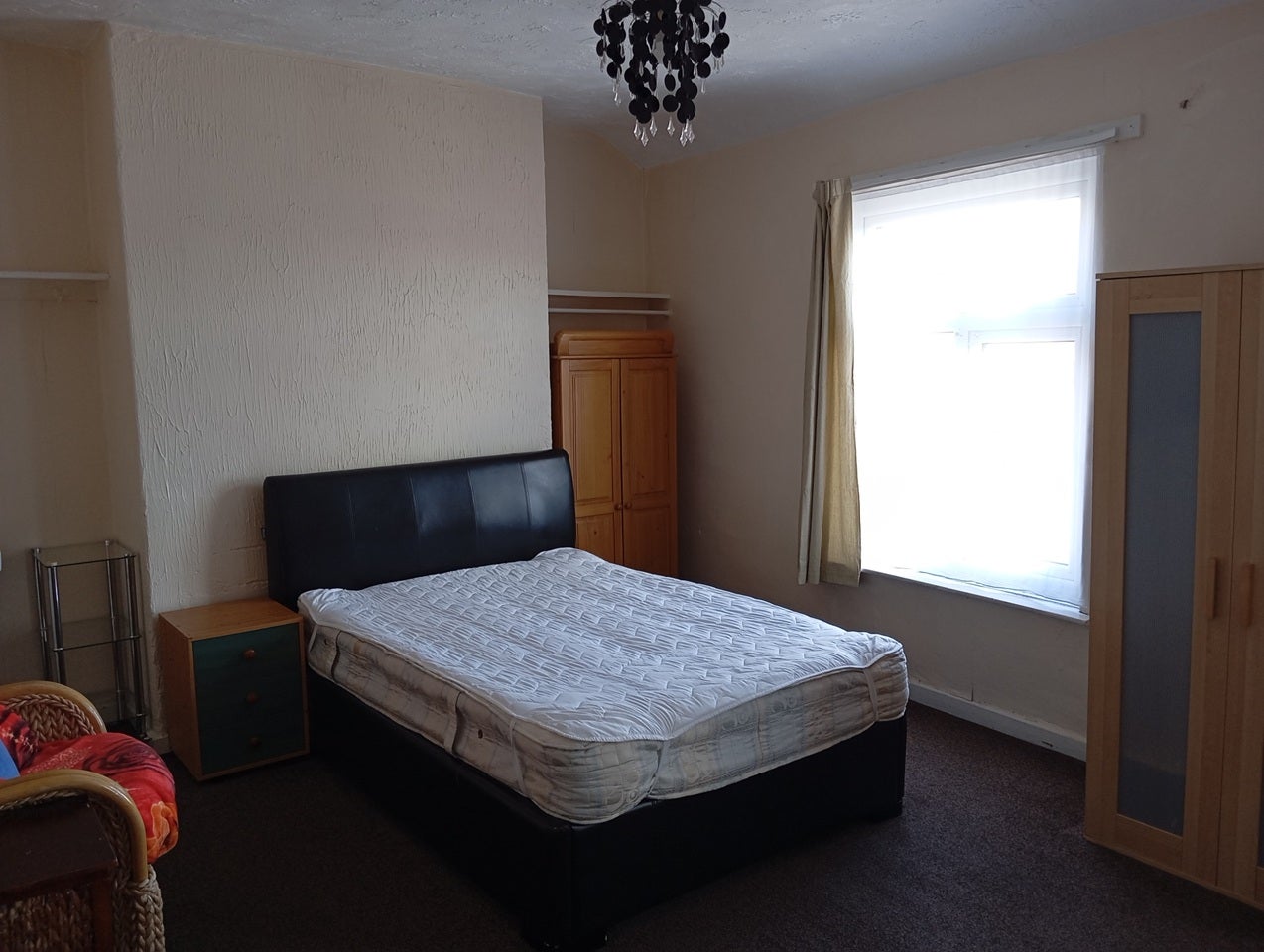 Room Peterson Road in Wakefield