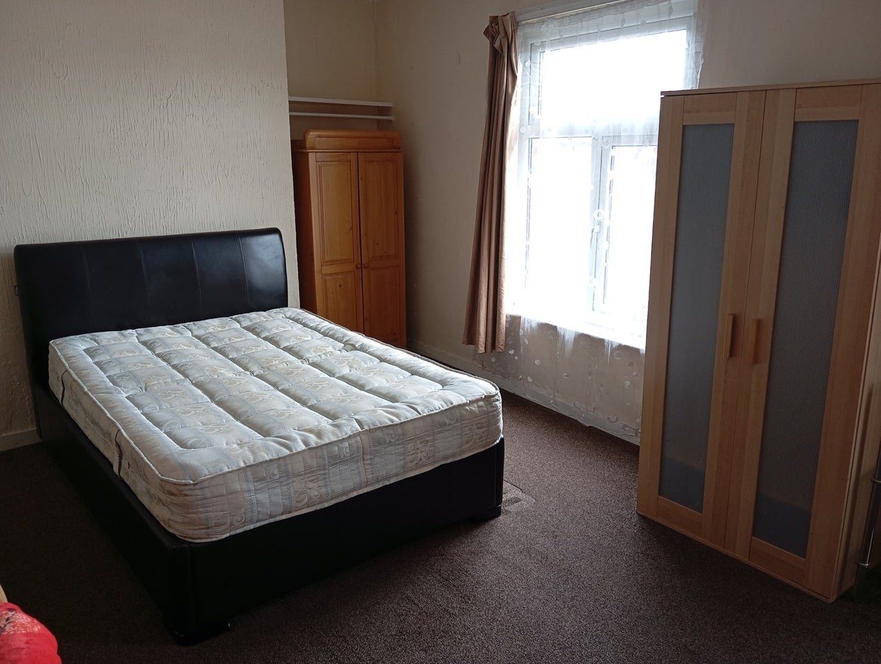 Room Peterson Road in Wakefield