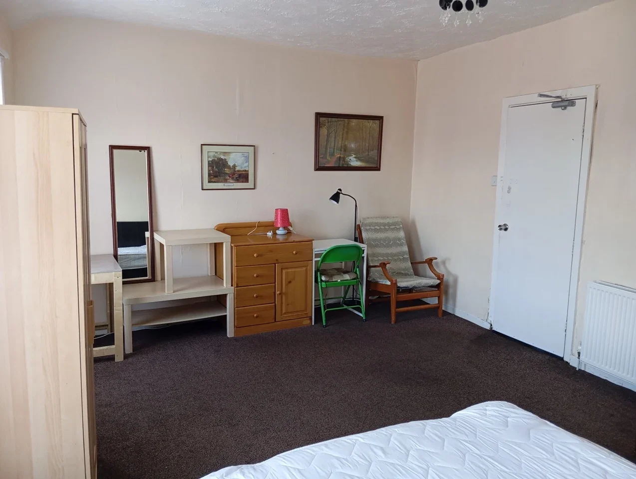 Room Peterson Road in Wakefield