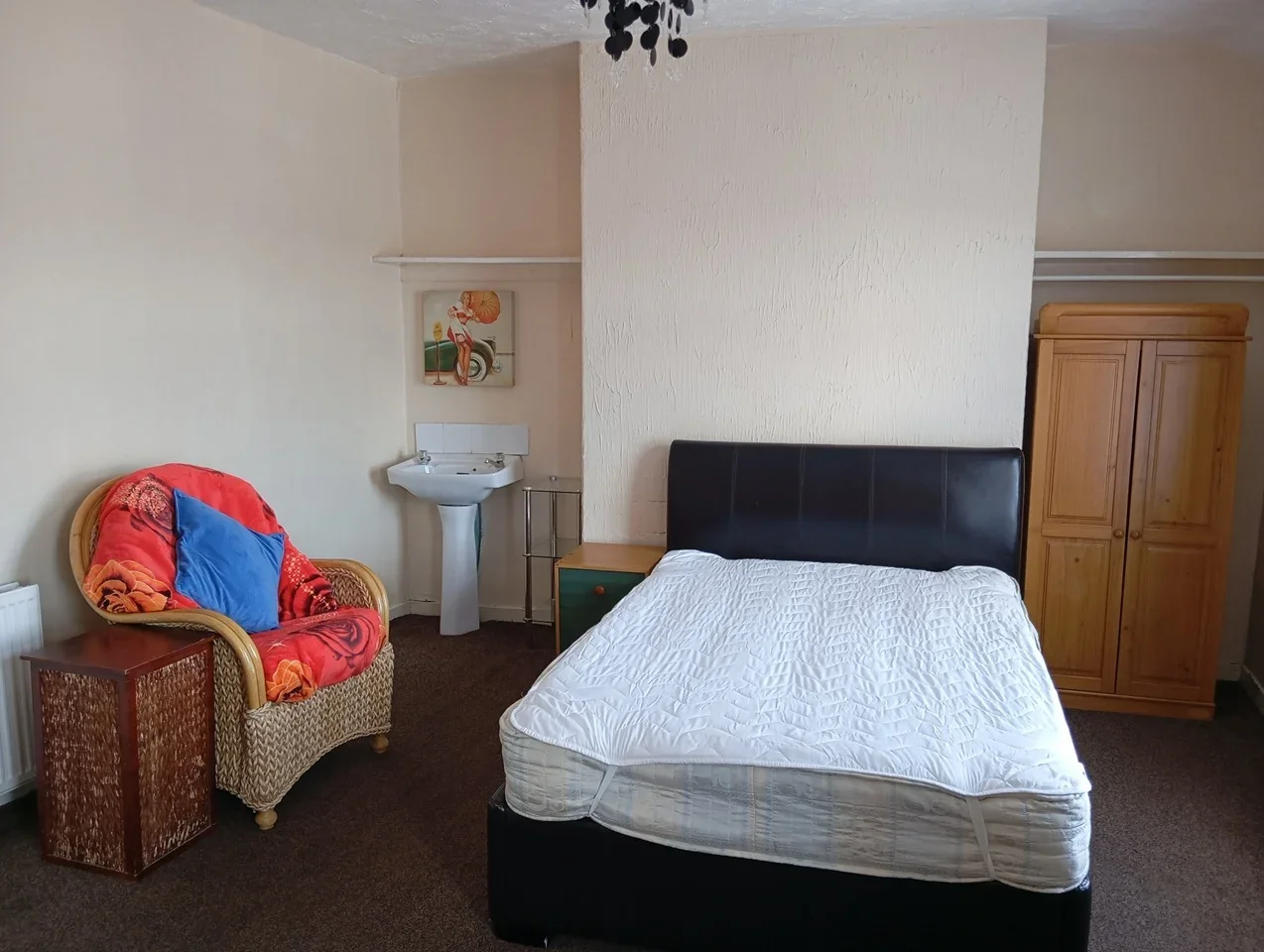 Room Peterson Road in Wakefield