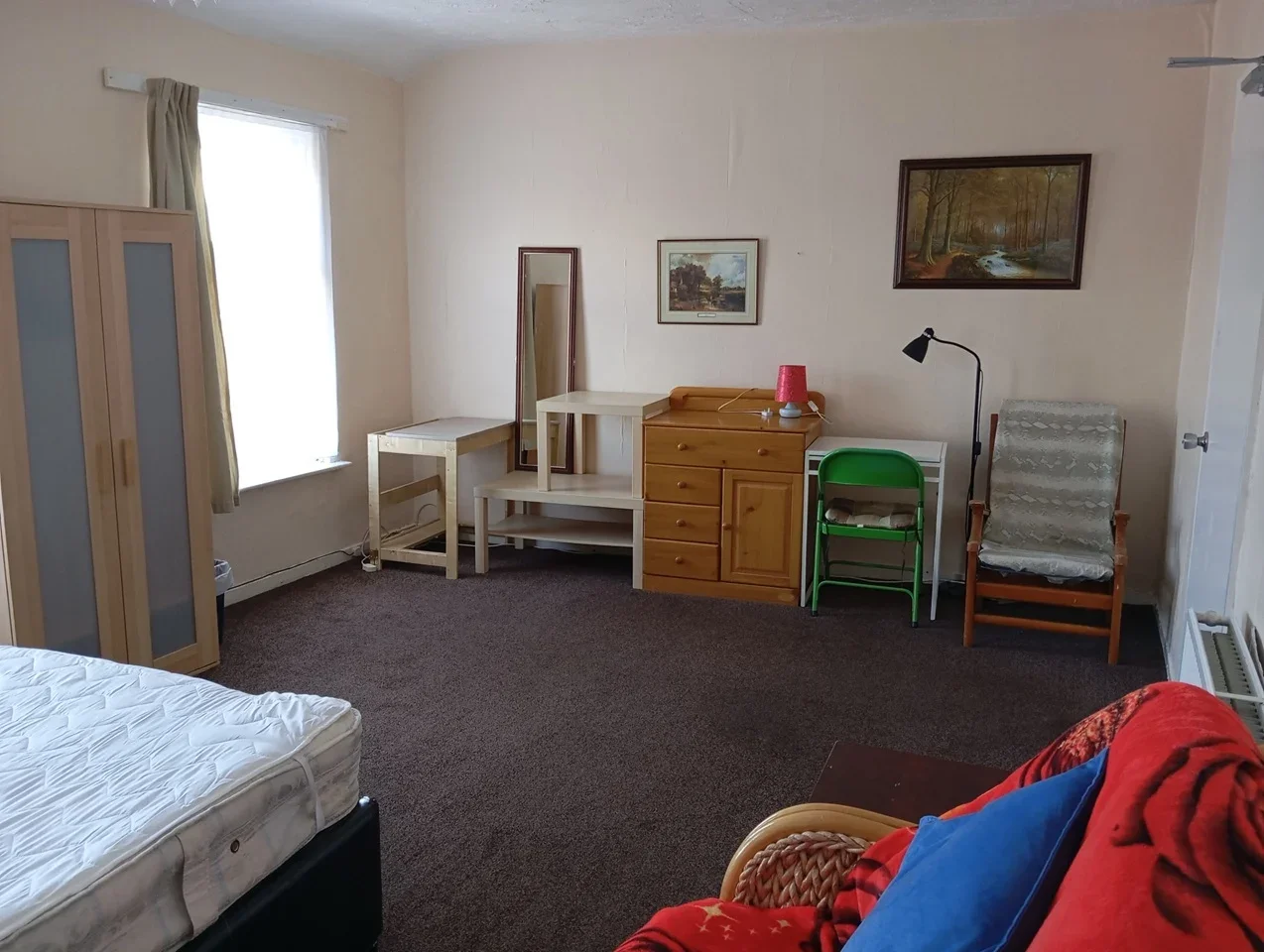 Room Peterson Road in Wakefield