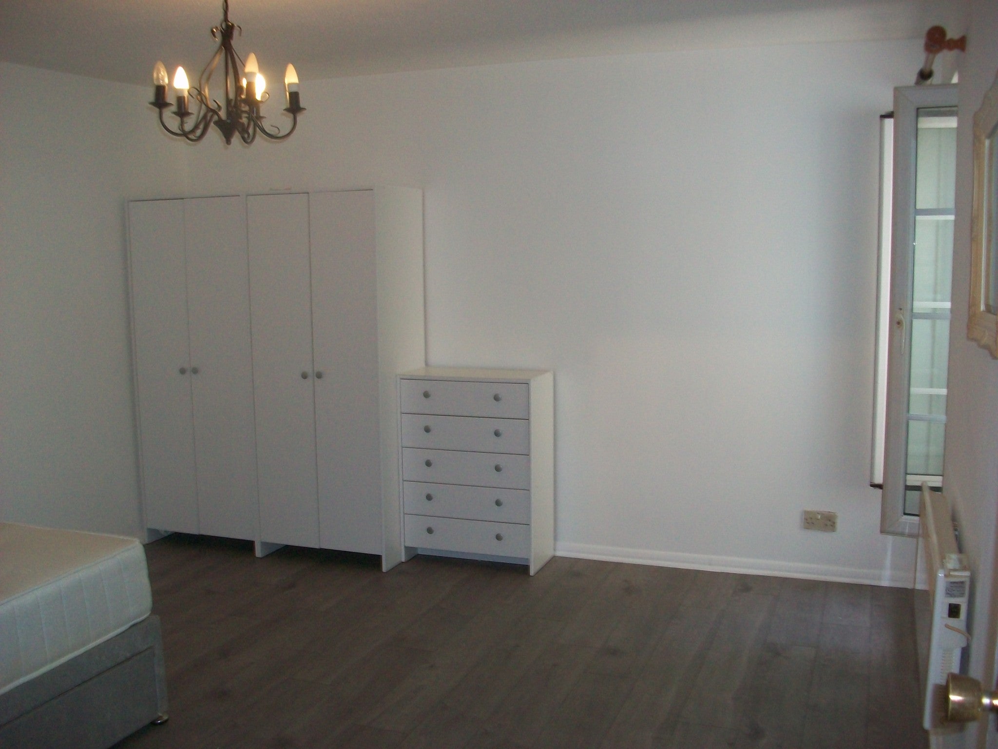 Flat Ambassador Gardens in Greater London
