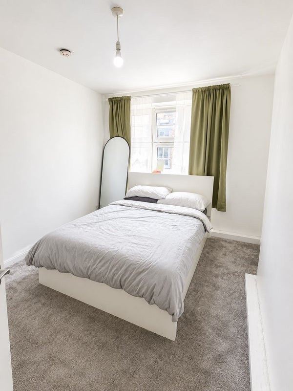 Room Sutton Street in Greater London