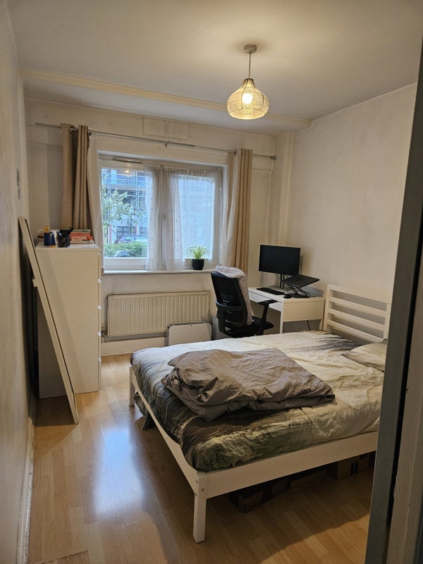 Room Compton Street in Greater London