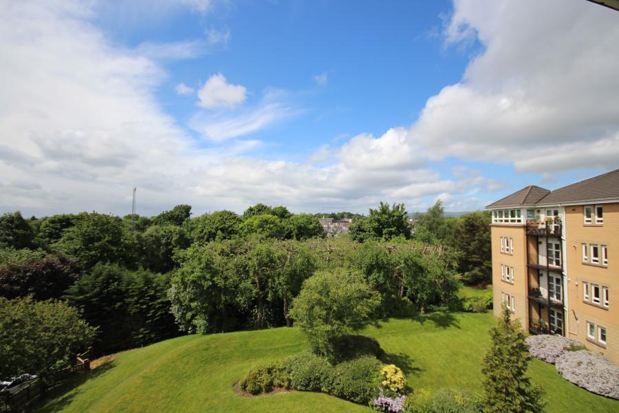 Flat Ashwood Gardens in Glasgow