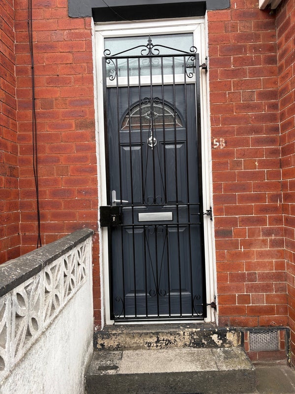 Room Chestnut Avenue in Leeds
