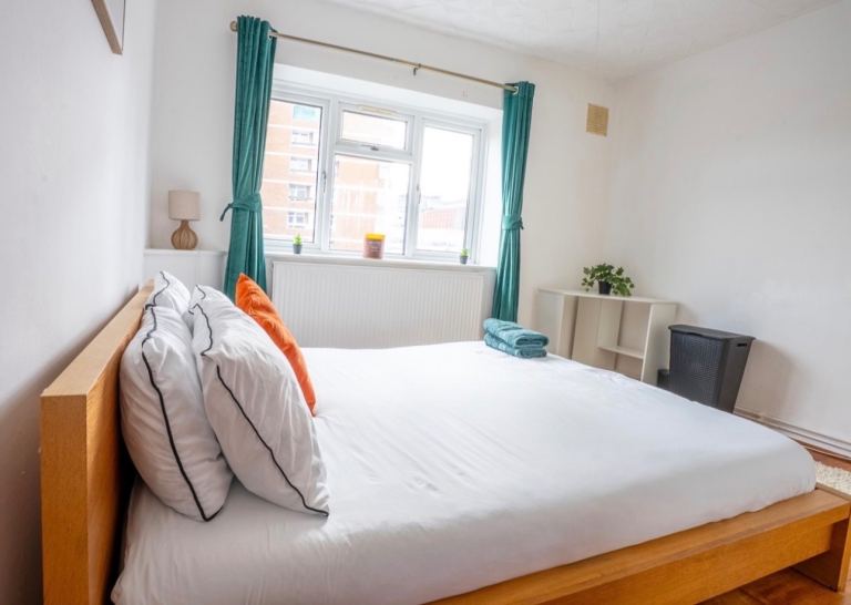 Flat Bevenden Street in Greater London