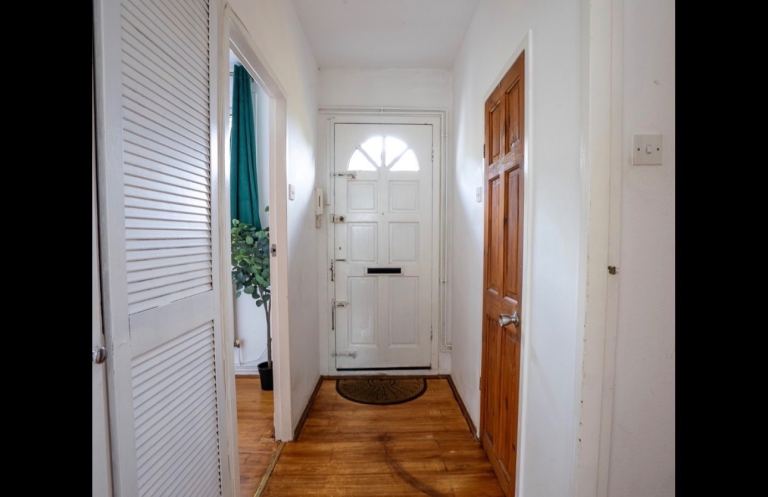 Flat Bevenden Street in Greater London