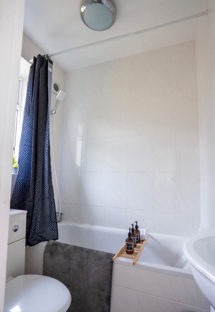 Flat Bevenden Street in Greater London