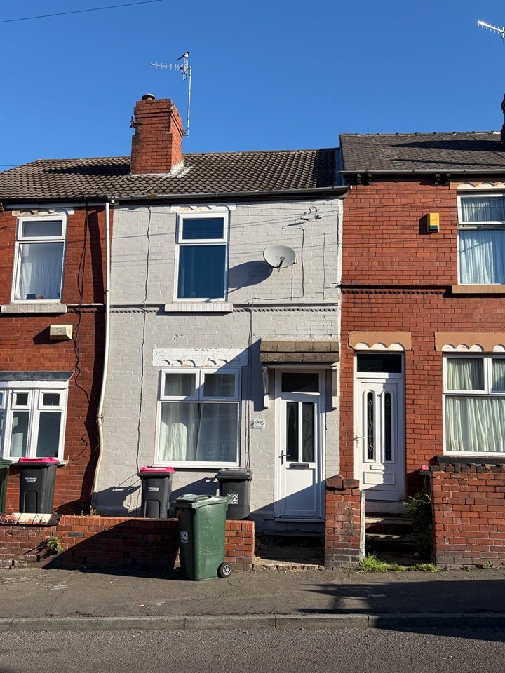 House Claypit Lane in Rawmarsh