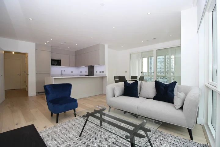 Flat Arniston Way in Greater London