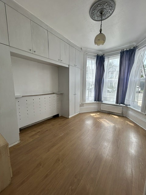 Flat Selborne Road in Greater London