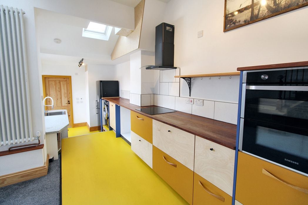 Flat Chillingham Road in Newcastle upon Tyne
