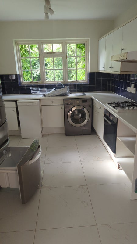 Flat Marius Road in Greater London