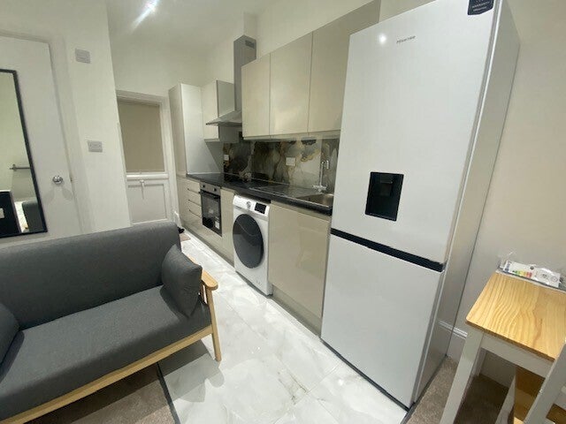 Flat The Green in Greater London