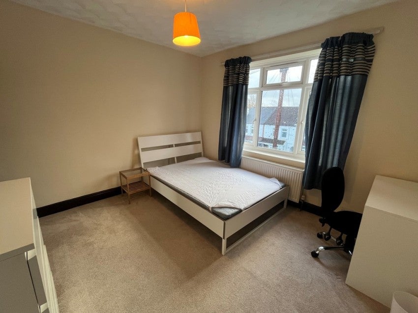 Flat Sirdar Road in Southampton