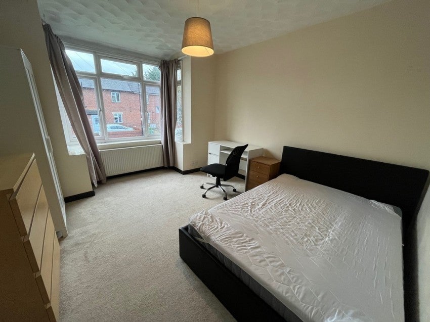 Flat Sirdar Road in Southampton