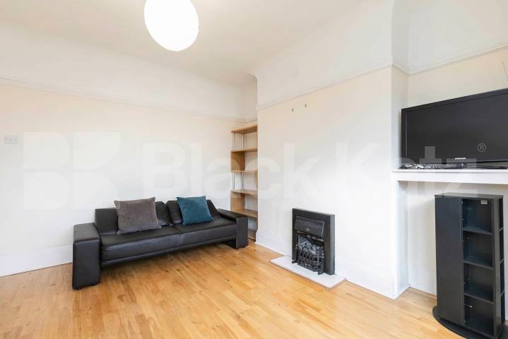 Flat Iverson Road in Greater London