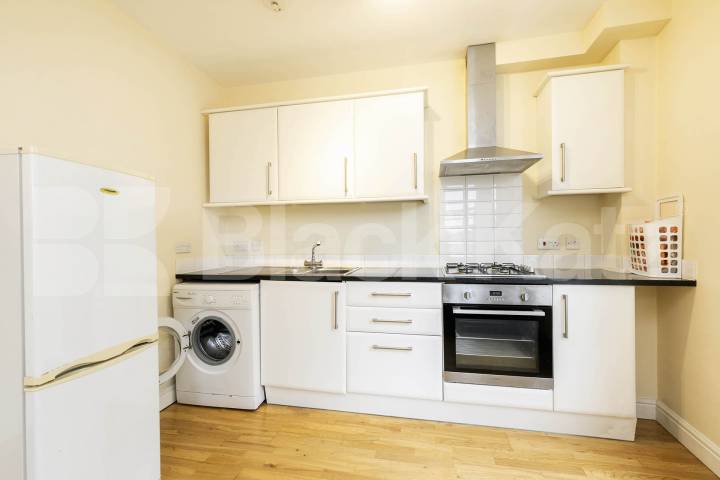 Flat Iverson Road in Greater London