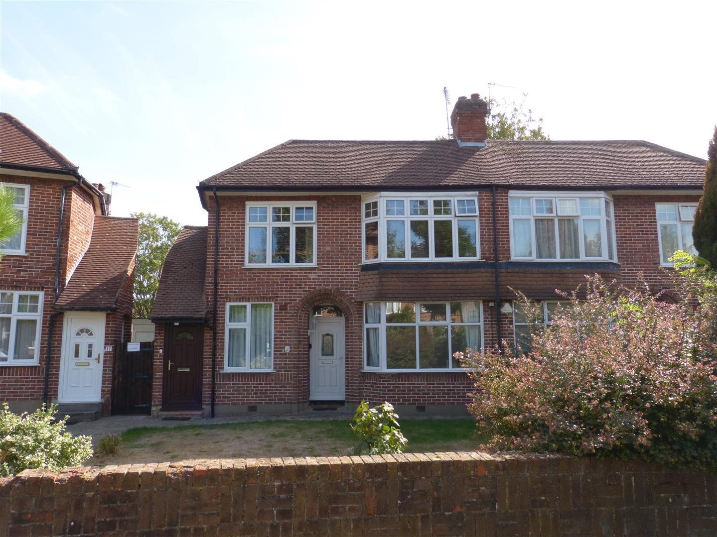 Flat Hallside Road in Greater London