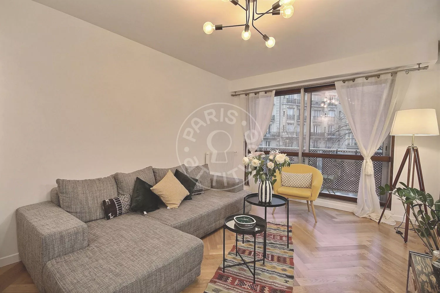 Flat Rue de Nemours in Paris