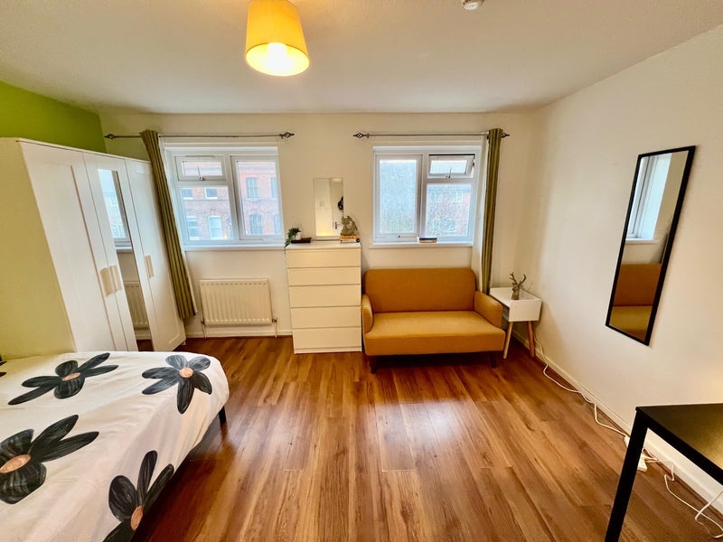 Room Ashfield Street in Greater London