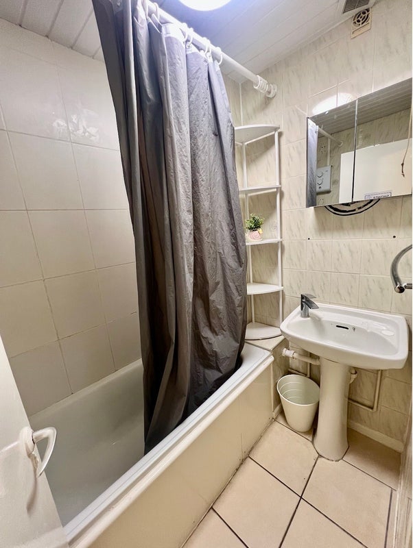 Room Ashfield Street in Greater London