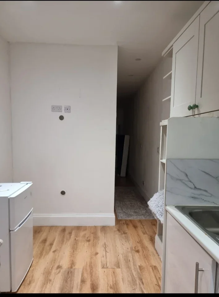 Flat Winchester Road in Greater London